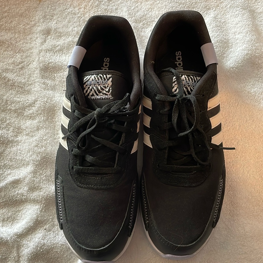 Athletic shoes